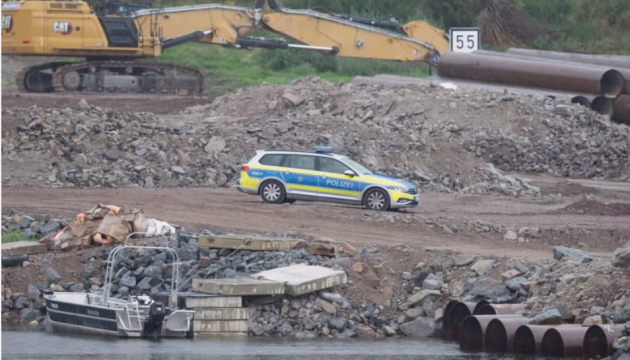 6973 image for slide