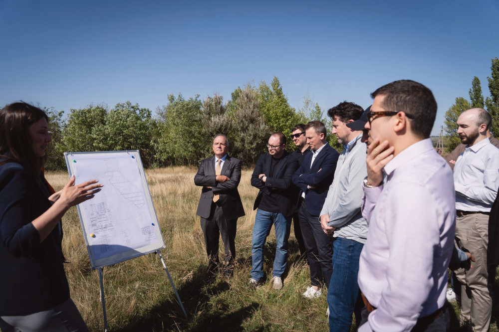 8025 image for slide